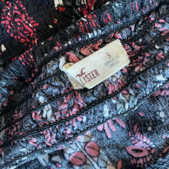 Hollister Patterned Crop Top - Picture 2 of 3